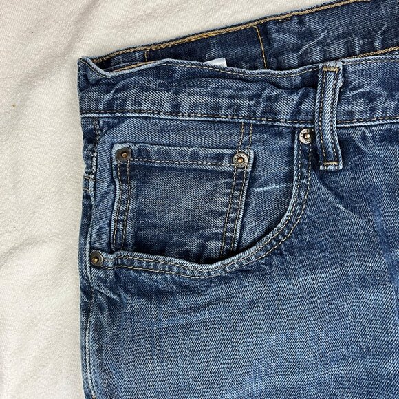 Levi's 569 Jean Shorts Jorts Blue Size 44 Medium Wash Denim High Rise Pockets - Picture 3 of 13